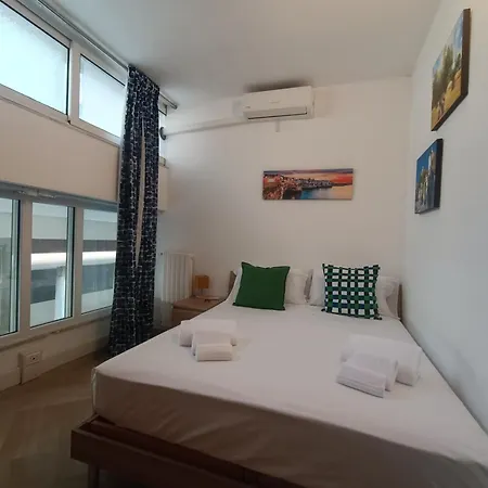 4rooms Station House Lägenhet Bari