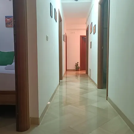 4rooms Station House * باري