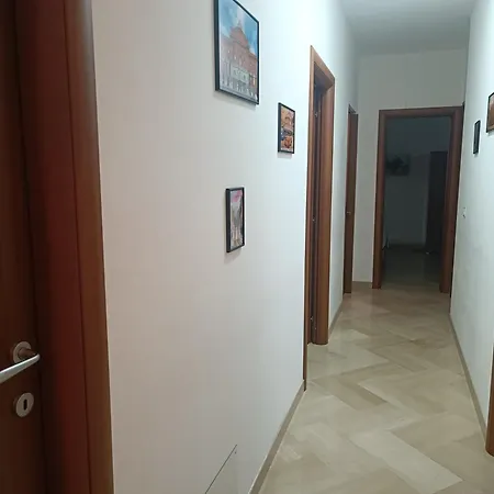 4rooms Station House * باري